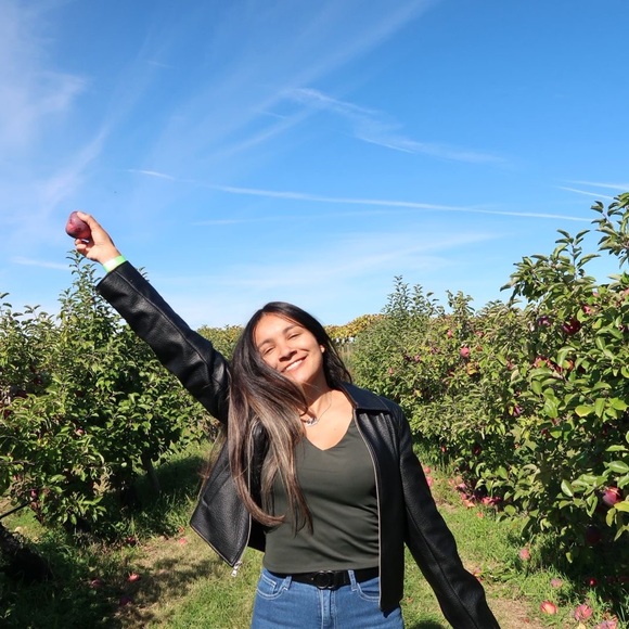 Meet your Posher, Lilian - Picture 1 of 1